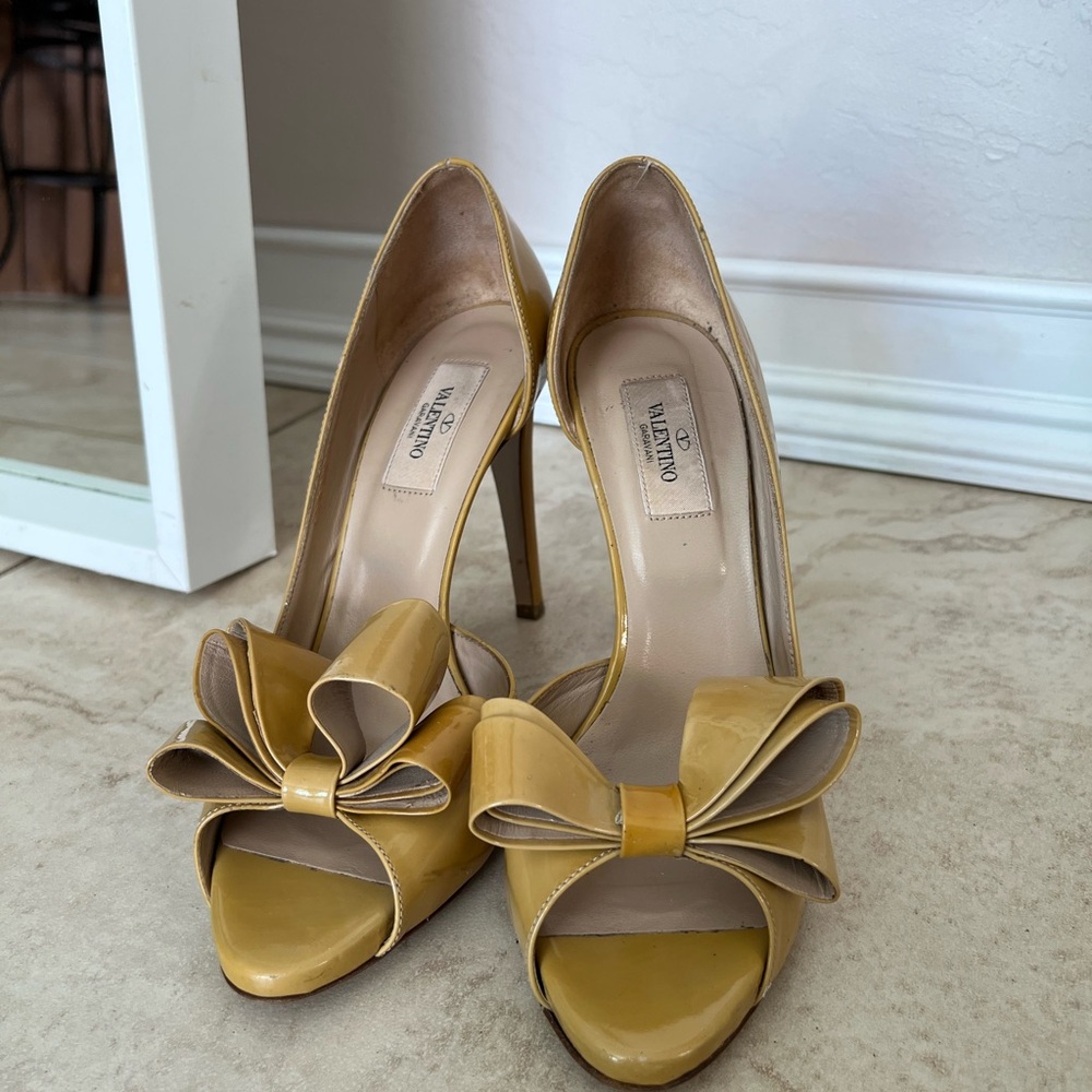 Valentino Mustard Yellow Bow Peep-Toe Heels Shoes - Picture 7 of 8